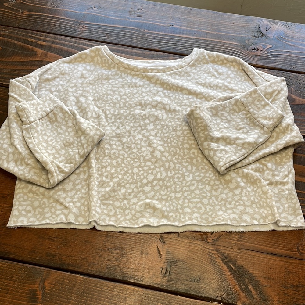 *SALE* Colsie Cropped Leopard Lounge Sleep Sweater Top Medium - Picture 3 of 8